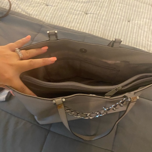 Mid size Michael Kors hand bag. - Picture 2 of 5